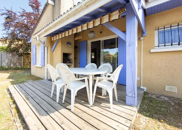 Semesterbostad Maison Cri-cri A Ares